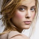 Nora Arnezeder