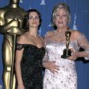 Penelope Cruz and Janty Yates attends The 73rd Annual Academy Awards - Press Room(2001)