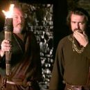 Fred Chiverton as The Leper's Caretaker and Angus Macfadyen as Robert the Bruce in Braveheart (1995)