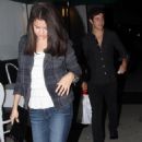Selena Gomez - Leaving A Restaurant With Her Boyfriend David Henrie In Beverly Hills - August 27, 2010