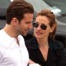 Julia Roberts and Bradley Cooper