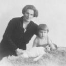 Rosetta Beem-Kannewasser with her children, Eva and Abraham, c. 1935