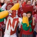 (L-r) Carl (JIM CARREY) and Allison (ZOOEY DESCHANEL) cheer on the Nebraska Cornhuskers in Warner Bros. Pictures’ and Village Roadshow’s comedy “Yes Man,” distributed by Warner Bros. Pictures. Photo by Melissa Moseley