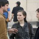 Director Marshall Lewy, Anna Paquin and Breckin Meyer behind the scene of Blue State.