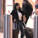 Lynne Spears – Catches flight into Los Angels