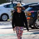 Lisa Rinna – On a solo hike in Los Angeles