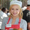 Anya Monzikova - Volunteering At The Los Angeles Mission During Easter On April 2, 2010
