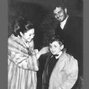 Sharif married actress Faten Hamama and they had a son, Tarek El-Sharif, born 1957 in Egypt, who appeared in Doctor Zhivago as Yuri at the age of eight