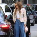 Jennifer Lopez – With Ben Affleck were spotted arriving at the Lakers game in Los Angeles