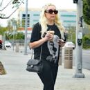 Amanda Bynes – Steps out for coffee in Los Angeles