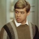 Ric Carrott played Chuck, the oldest Cunningham son, in the pilot of Happy Days.