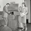 Artie Shaw and Lana Turner - 454 x 462