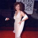 Joey Lauren Adams attends The 55th Annual Golden Globe Awards (1998) - 405 x 612