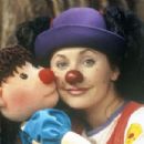 Alyson Court - The Big Comfy Couch - 454 x 303