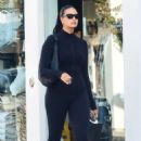 April Love Geary – Seen during a solo shopping session in Malibu - 454 x 681