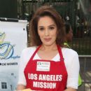 Christina DeRosa – Los Angeles Mission Thanksgiving Meal for the Homeless - 454 x 628