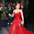 Salma Hayek – In red dress at Met gala in New York - 454 x 681