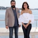 Özlem Conker & Bülent Inal : 'The Last Emperor (Payitaht Abdülhamid)' photocall - Cannes MIP TV 2017 - 435 x 600