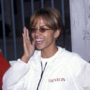 Actress Halle Berry attends the Sixth Annual Revlon Run/Walk for Women's Cancer Research - West Coast on May 8, 1999 at the Los Angeles Memorial Coliseum in Los Angeles, California