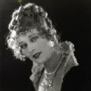 Glorious Betsy - Dolores Costello - 454 x 571
