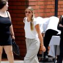 Sofia Richie – Steps out for a lunch in Brentwood