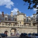 Art museums and galleries established in 1843