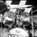 Kiss - February 11, 1976 - Memorial Coliseum, Portland, OR - 454 x 306