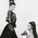 Stephanie Seymour &  Yasmeen Ghauri for Versace - 454 x 597