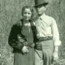 Bonnie Parker and Clyde Barrow - 202 x 364