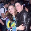 Mena Suvari and Jason Biggs - The 2000 MTV Movie Awards - 406 x 612