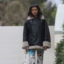 Kelly Gale – Takes her dog out in Venice Beach - 454 x 681