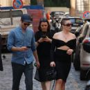 Florence Pugh – Seen with Andrew Garfield while out in Rome - 454 x 607