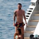 Antonela Roccuzzo – With Lionel Messi and Daniella Semaan on a yacht in Ibiza - 454 x 681
