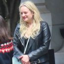 Elisabeth Moss – On the set of ‘The Veil’ in Paris - 454 x 768