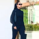 April Love Geary – Seen during a solo shopping session in Malibu - 454 x 681
