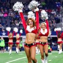 Dallas Cowboys Cheerleaders in Santa Suits – Performing an NFL football game in Arlington - 454 x 587