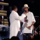 Sean 'Diddy' Combs and Snoop Dogg - The 2005 MTV Vídeo Music Awards - 454 x 303
