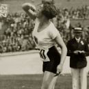 Dutch female discus throwers