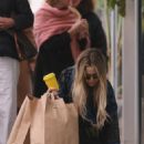 Kate Hudson – Shops for a coffee at La La Land Cafe in Brentwood