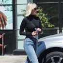 January Jones – Stopping by Maria Tash on Melrose Pl. in West Hollywood - 454 x 683