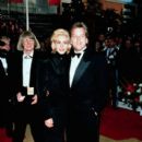 Julia Roberts and Kiefer Sutherland  - The 63rd Annual Academy Awards (1991) - 402 x 612