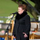 Susan Boyle Sings For The Pope - 454 x 726