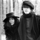 John Lennon & Yoko Ono photographed by Bob Gruen in Greenwich, Connecticut on January 5, 1973 - 454 x 332