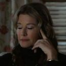 Nancy Travis- as Winifred Humphreys - 454 x 475