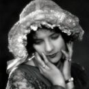 Alice Day - 400 x 526