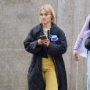 AnnaSophia Robb – On a stroll in Manhattan’s SoHo neighborhood - 454 x 729
