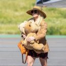 Britney Spears – Departs a private jet after arriving in Los Angeles - 454 x 681