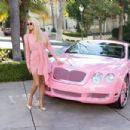 Paris Hilton – Posing in Beverly Hills