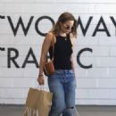 Kristen Bell – Seen with a Zara bag in West Hollywood