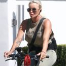 Zoe Gregory – Seen out in Fort Lauderdale - 454 x 681